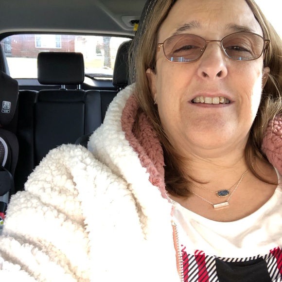 Meet your Posher, Marilyn - Picture 2 of 4